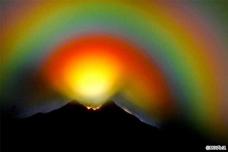 鹿島槍ケ岳と彩雲が共演する夕景（小川村）│MGプレス