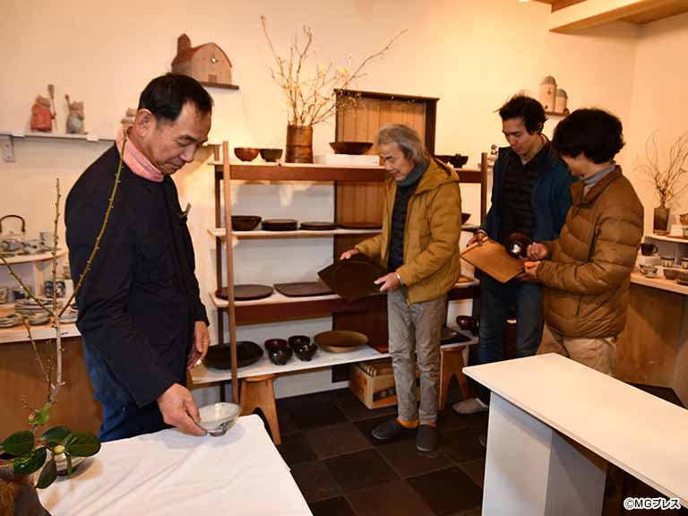 彫刻家・上條俊介作品を朝日美術館に寄贈 松本の仙石鐡也さん宅に保管